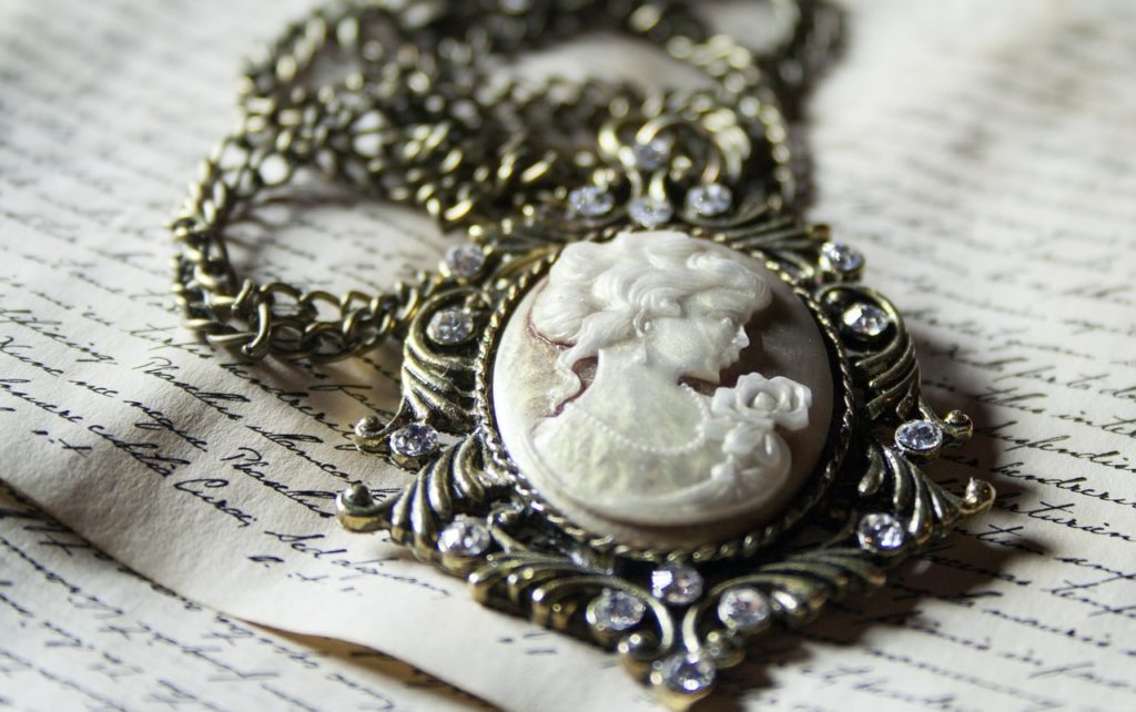 cameo chain necklace, letters, old,
